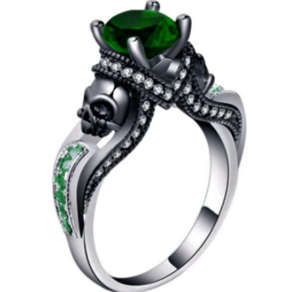 NWT, WOMEN'S STAINLESS SKULL RING